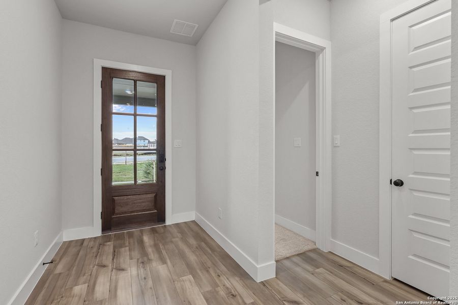 Spacious, unfurnished interior of a new home in Homestead, Schertz (Image 20). Spacious, unfurnished interior of a new home in Homestead, Schertz (Image 20).