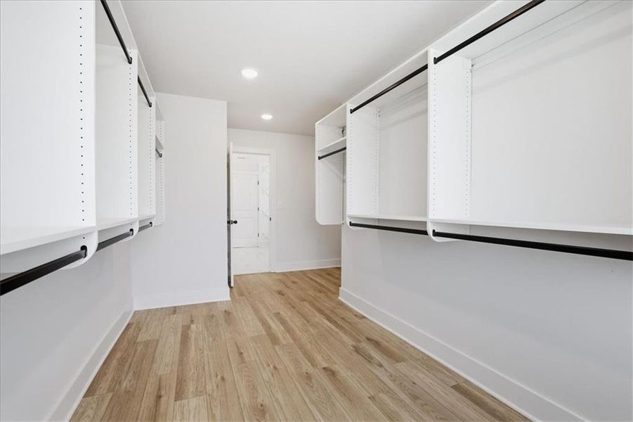 Spacious, unfurnished interior of a new home in , Lawrenceville (Image 40).