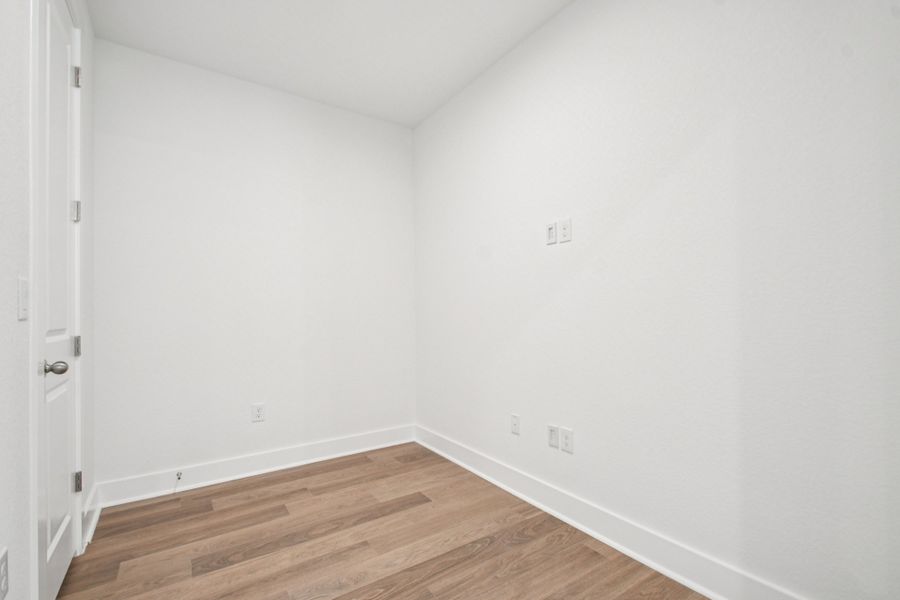 Spacious, unfurnished interior of a new home in Persimmon, Buda (Image 22). Spacious, unfurnished interior of a new home in Persimmon, Buda (Image 22).