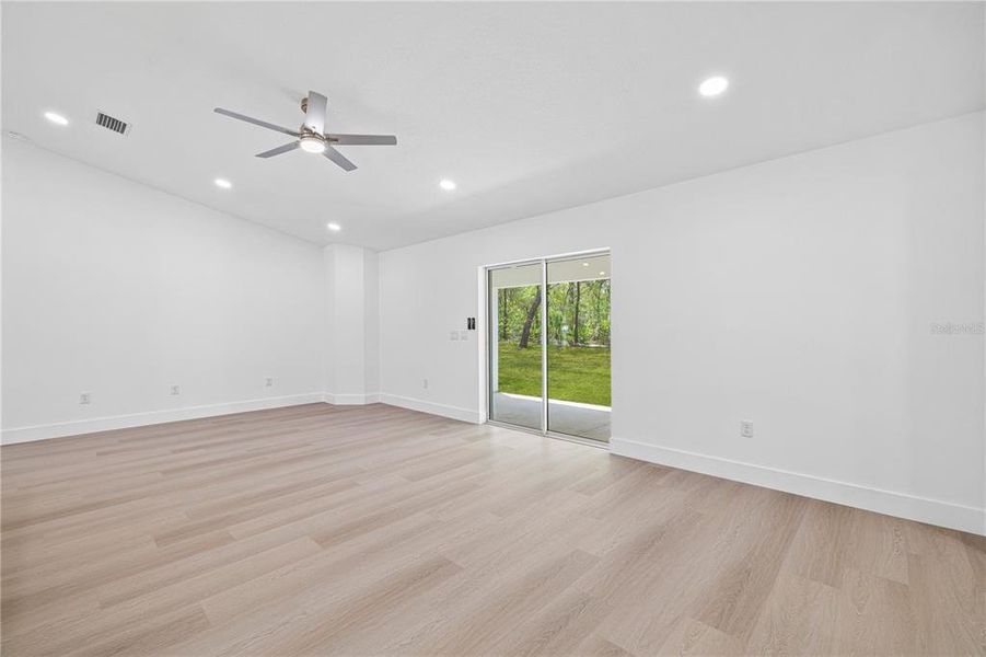 Spacious, unfurnished interior of a new home in , Dunnellon (Image 24).