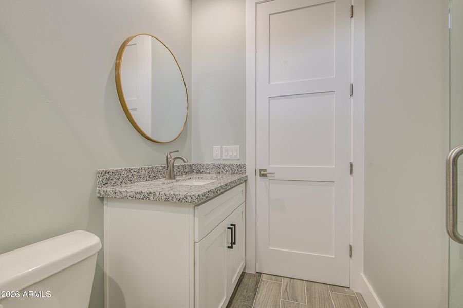 Casita Bathroom-pic 2