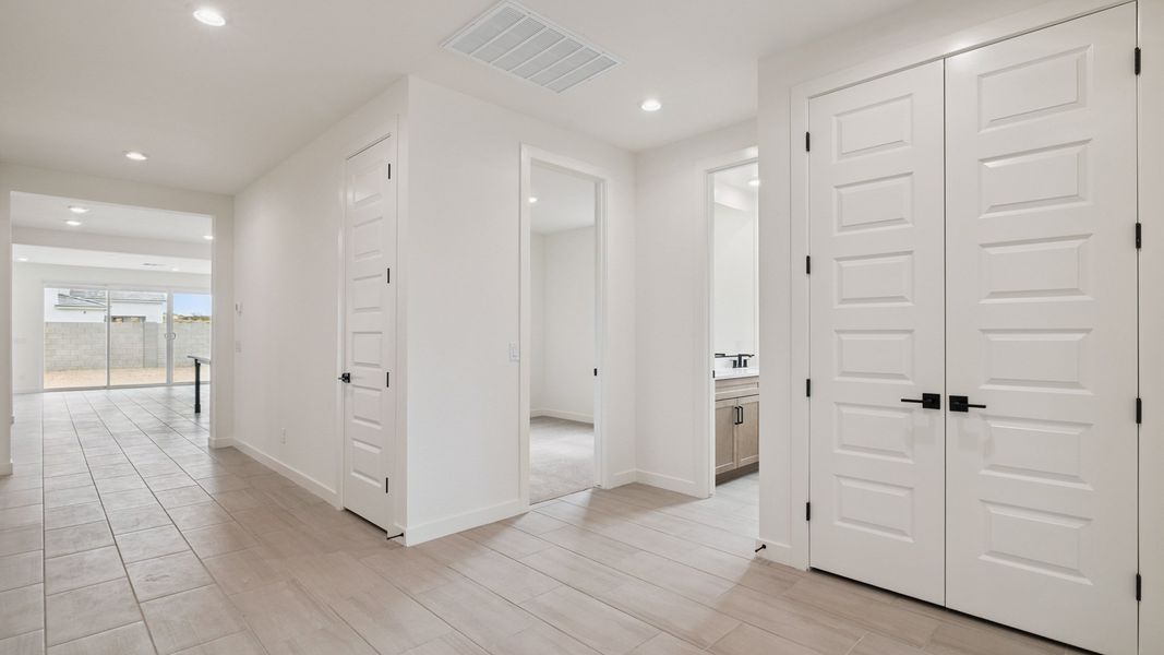 Spacious, unfurnished interior of a new home in The Ridge at Stone Butte, Phoenix (Image 16).
