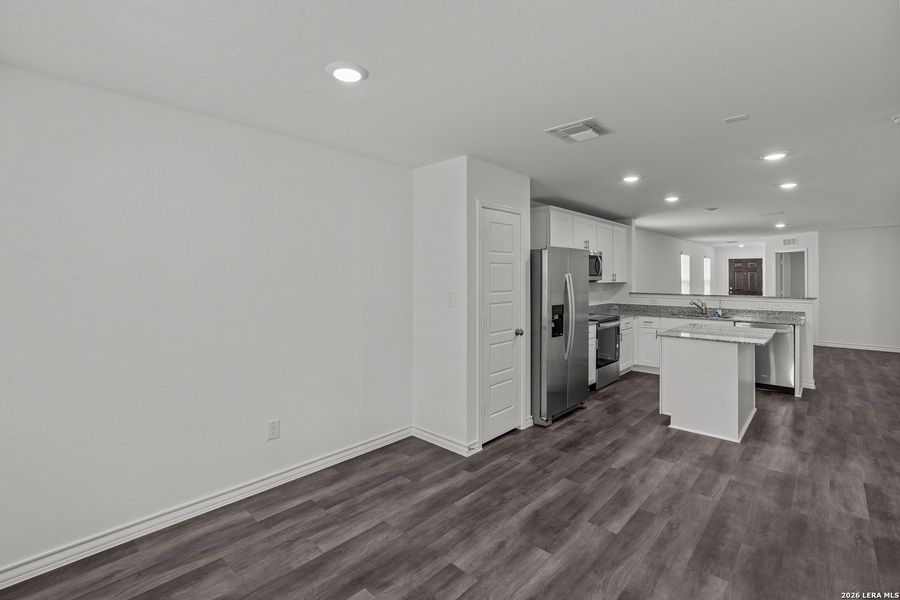 Spacious, unfurnished interior of a new home in The Overlook at Creekside, New Braunfels (Image 21).