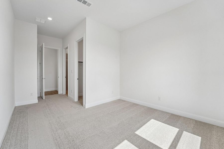Spacious, unfurnished interior of a new home in Del Bello Lakes 60', Manvel (Image 42).