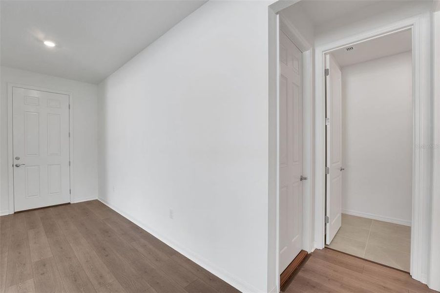 Spacious, unfurnished interior of a new home in Tuscan Hills, Dade City (Image 18).