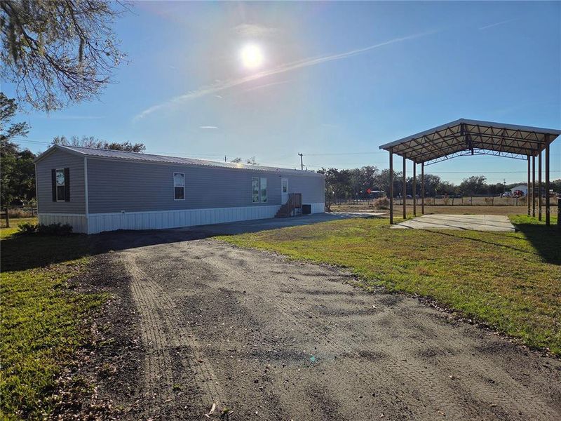 Exterior details and patio area of a home in , Plant City (Image 16).