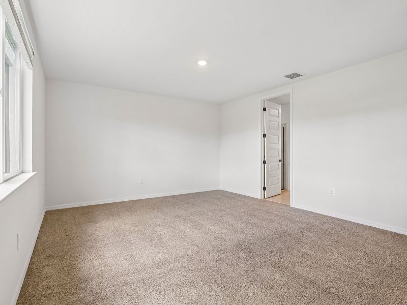 Spacious, unfurnished interior of a new home in The Grove at Stuart Crossing - Signature Series, Bartow (Image 18). Spacious, unfurnished interior of a new home in The Grove at Stuart Crossing - Signature Series, Bartow (Image 18).