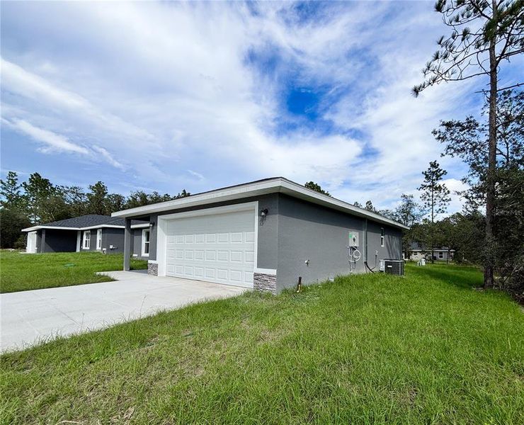 Exterior details and patio area of a home in , Dunnellon (Image 28). Exterior details and patio area of a home in , Dunnellon (Image 28).