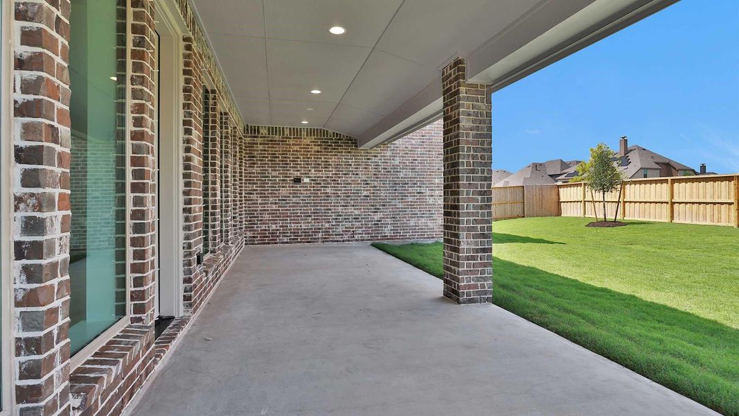 Exterior details and patio area of a home in Meridiana, Manvel (Image 2).