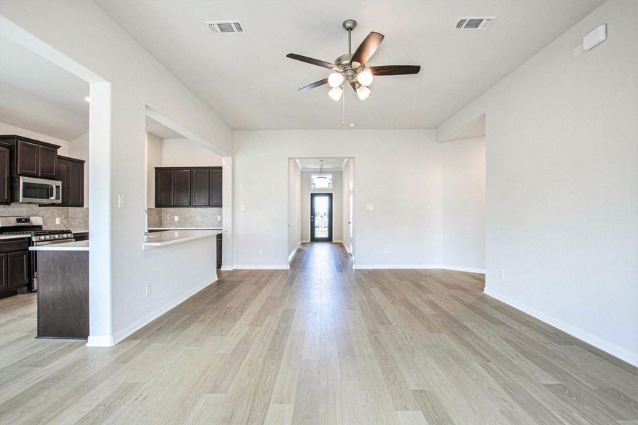 Spacious, unfurnished interior of a new home in , Bay City (Image 30).