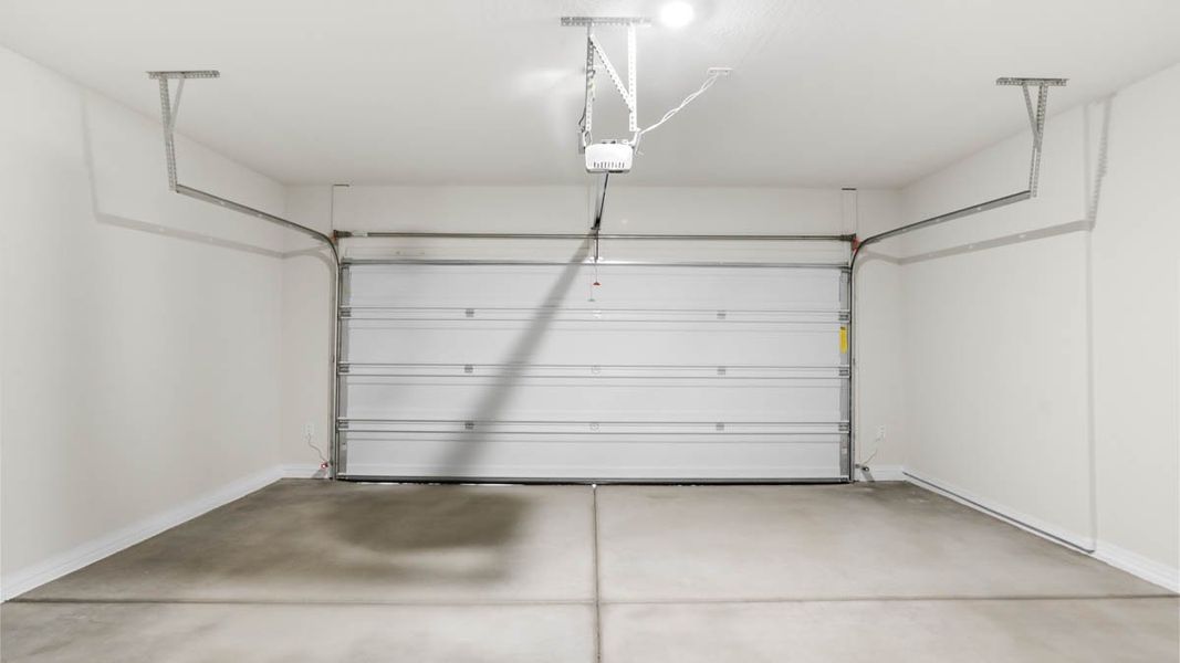 Representative unfurnished interior of a home built from the McCormick by D.R. Horton in Rio Rancho Estates, Surprise (Image 29).