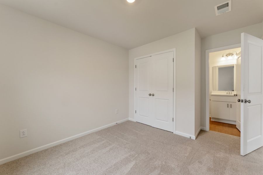 Spacious, unfurnished interior of a new home in Evergreen, Spartanburg (Image 14). Spacious, unfurnished interior of a new home in Evergreen, Spartanburg (Image 14).