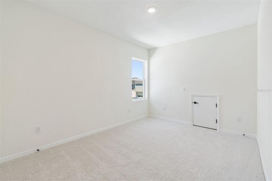 Spacious, unfurnished interior of a new home in Eastlyn, Bradenton (Image 14).
