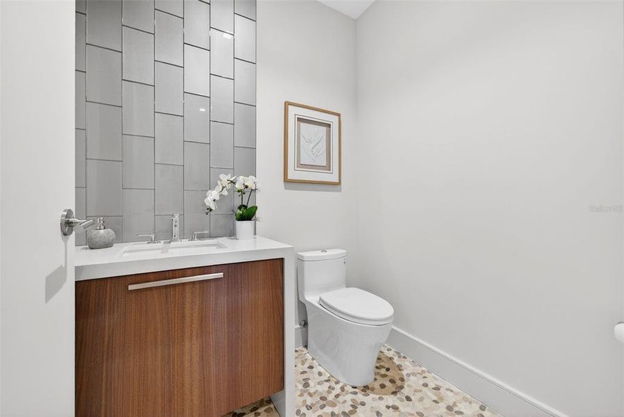 Furnished interior view inside a new home in , Longboat Key (Image 7).