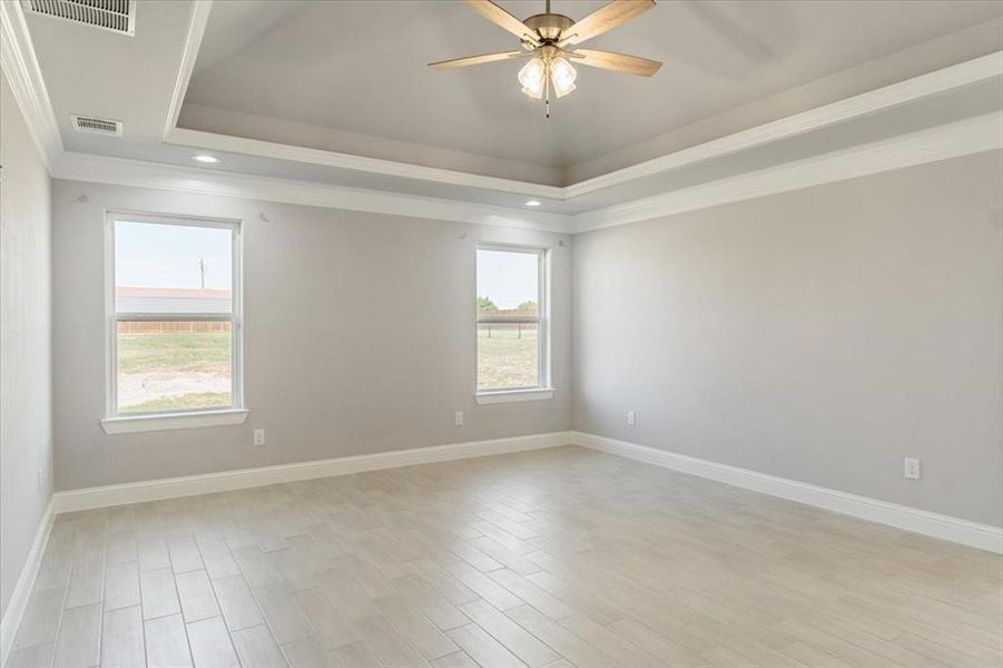 Spacious, unfurnished interior of a new home in , Weatherford (Image 25).