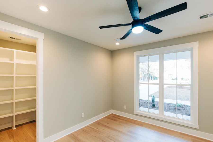 Spacious, unfurnished interior of a new home in , Walterboro (Image 44).