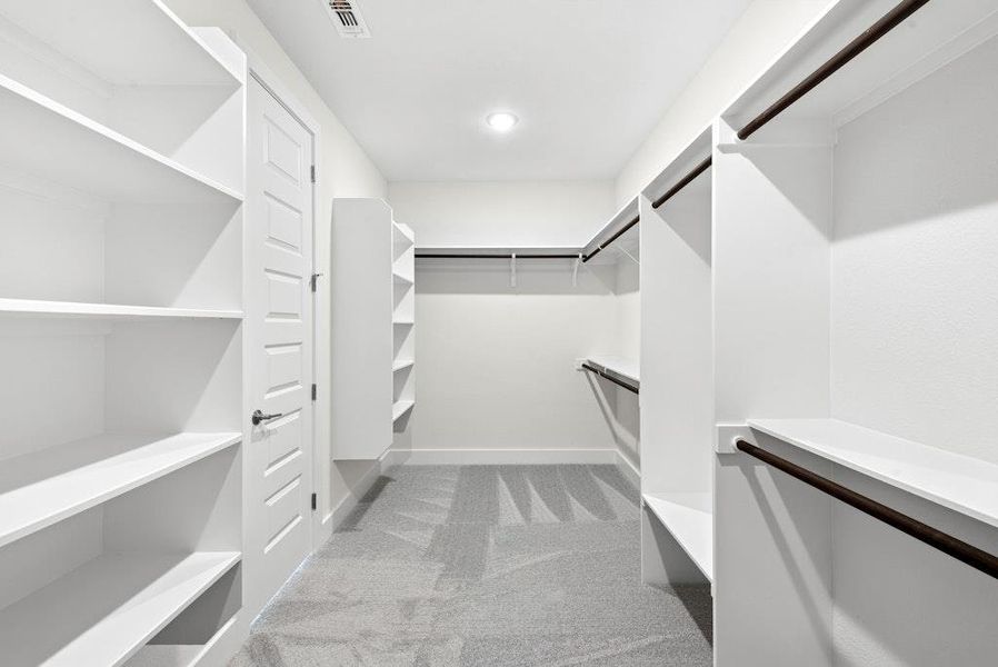 Spacious, unfurnished interior of a new home in Santa Rita Ranch, Liberty Hill (Image 23).