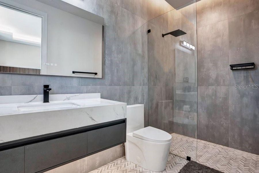 Furnished interior view inside a new home in , Windermere (Image 15).