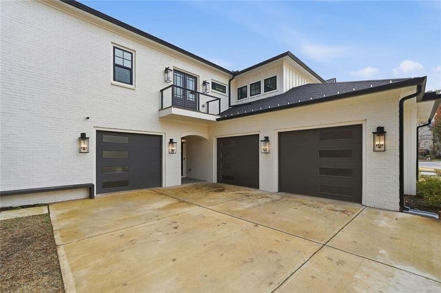 Exterior details and patio area of a home in , Alpharetta (Image 26).