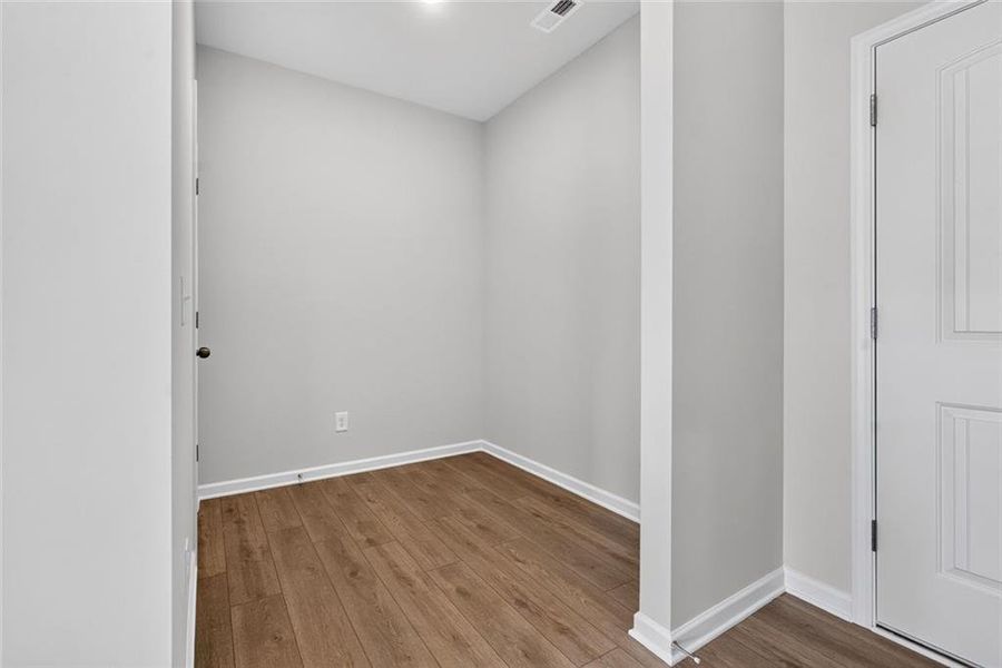 Spacious, unfurnished interior of a new home in Southbend, Rome (Image 30).