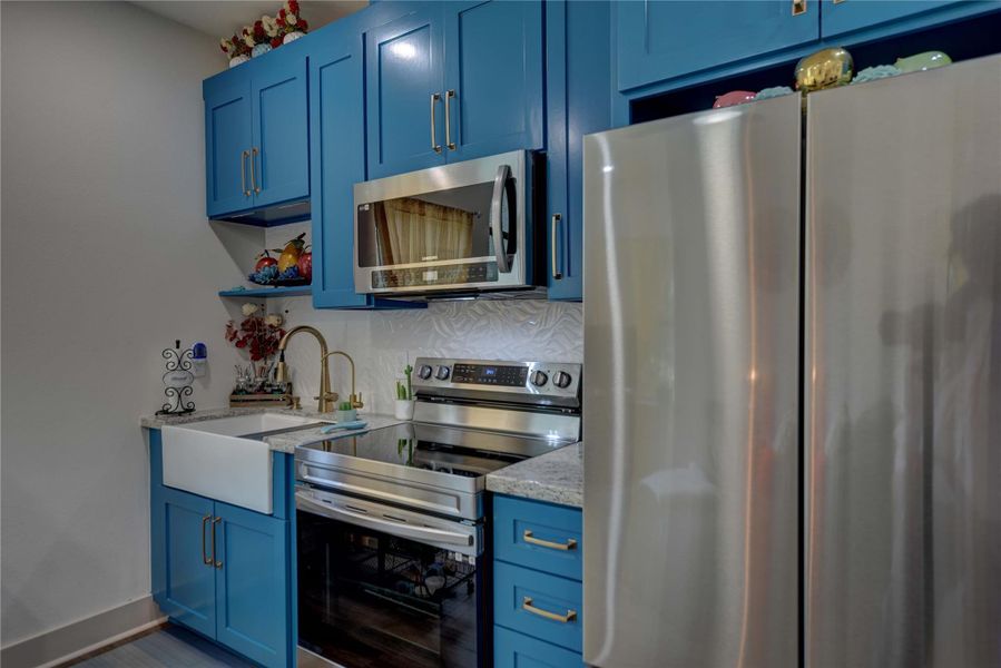 Wonderful Full Kitchen, 2nd Floor Wonderful Full Kitchen, 2nd Floor