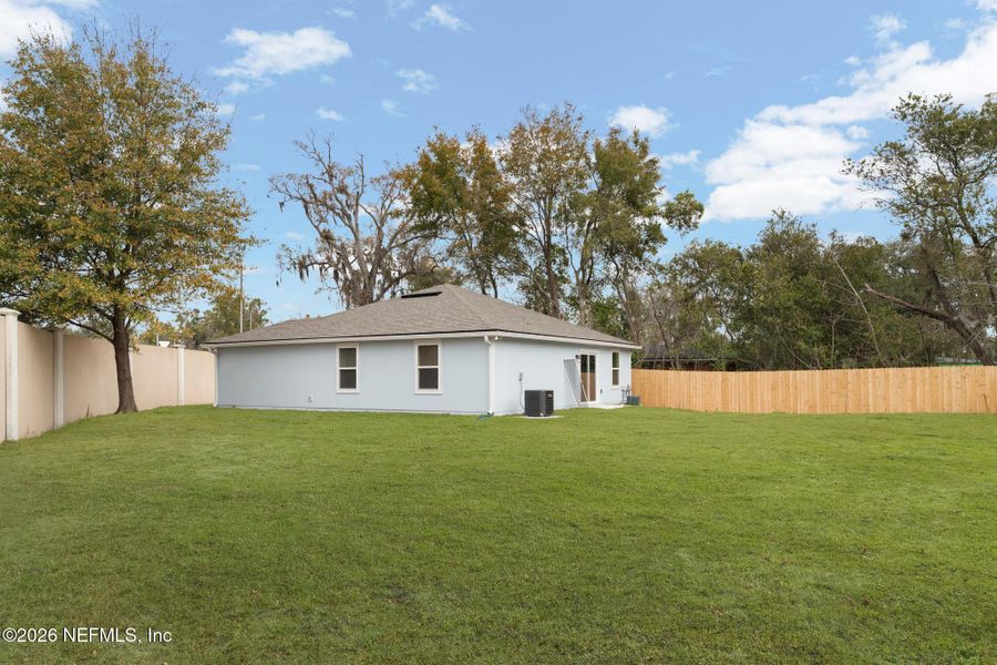Exterior details and patio area of a home in , Jacksonville (Image 21).