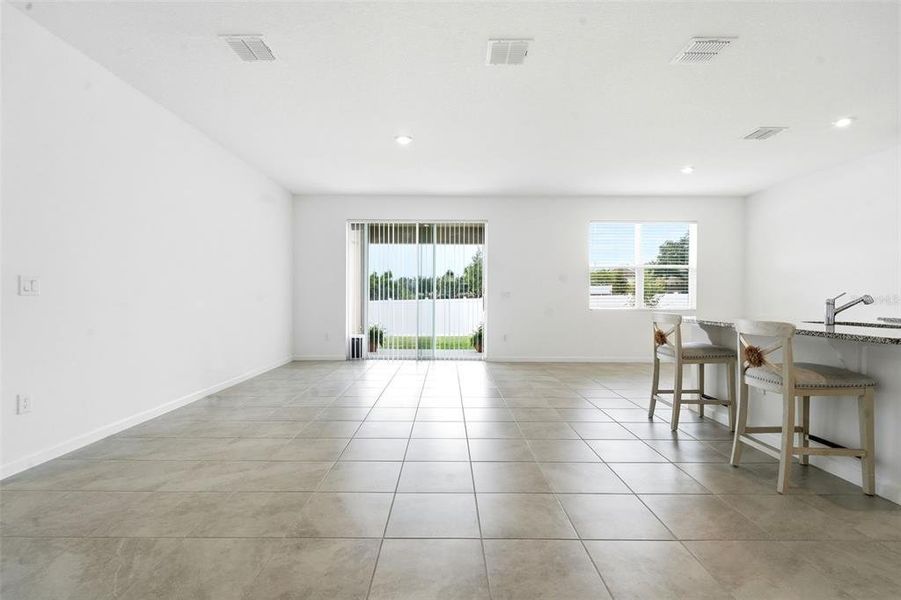 Spacious, unfurnished interior of a new home in , Clermont (Image 36).