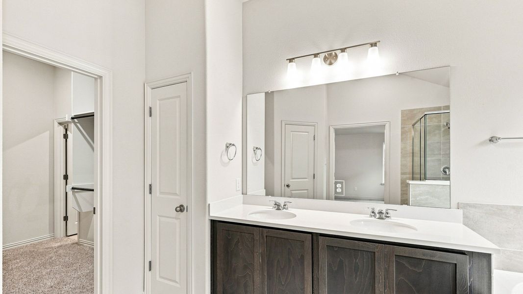 Furnished interior view inside a new home in The Oaks, Red Oak (Image 34). Furnished interior view inside a new home in The Oaks, Red Oak (Image 34).