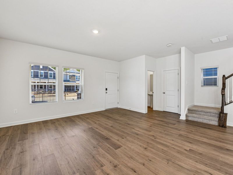 Spacious, unfurnished interior of a new home in Nolen Farm, Gastonia (Image 10).