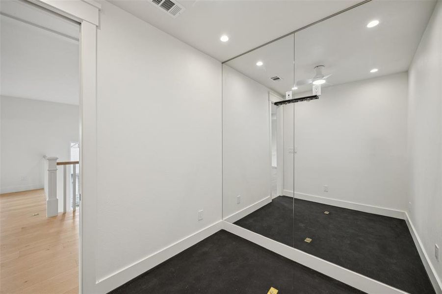 Spacious, unfurnished interior of a new home in , Dallas (Image 35).