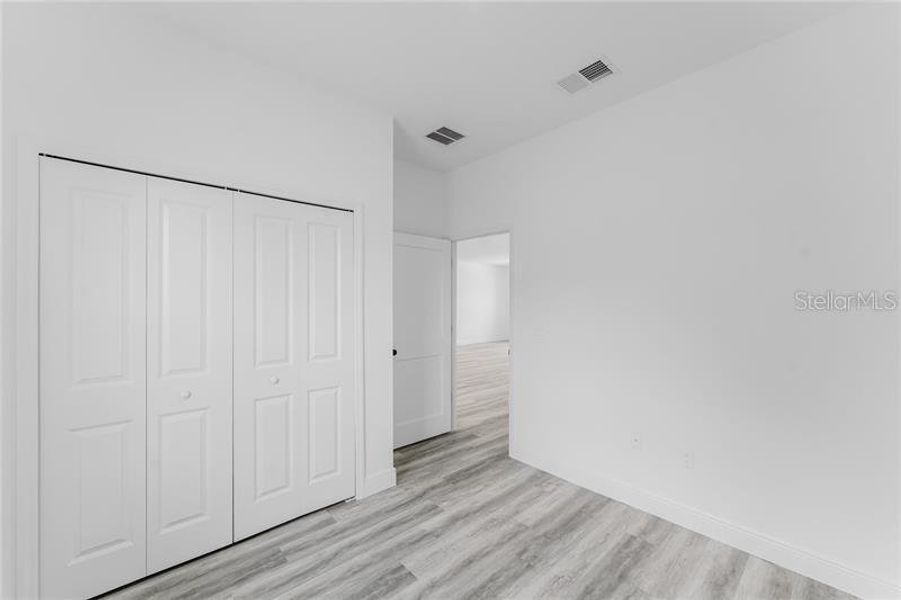 Spacious, unfurnished interior of a new home in , Ocala (Image 7).