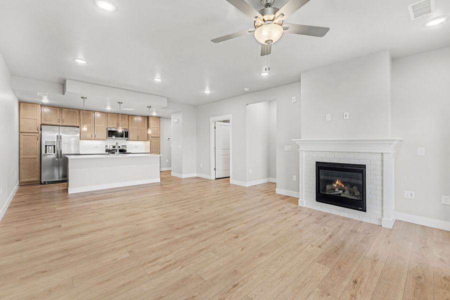 Spacious, unfurnished interior of a new home in Highlands at Fox Hill, Longmont (Image 10).