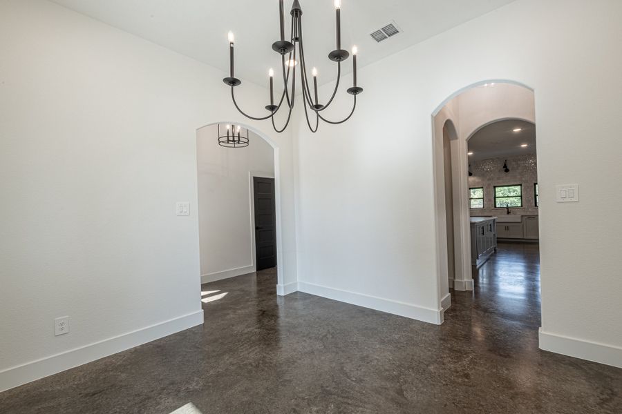Spacious, unfurnished interior of a new home in Eagles Bluff, Weatherford (Image 21).