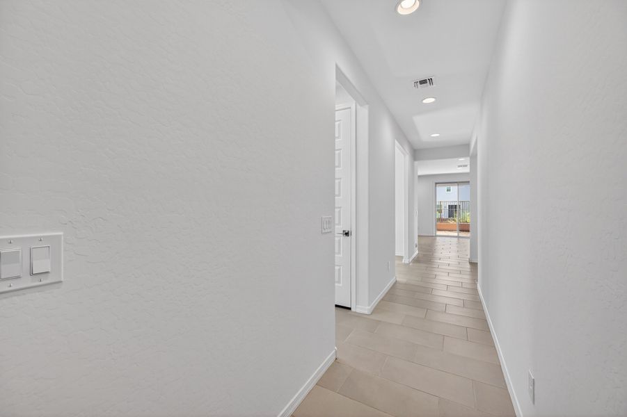 Spacious, unfurnished interior of a new home in Artisan at Asante, Surprise (Image 28).