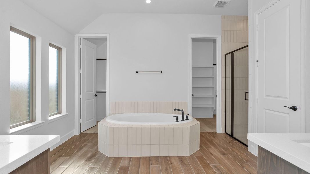 Furnished interior view inside a new home in Grange 50', Katy (Image 8).