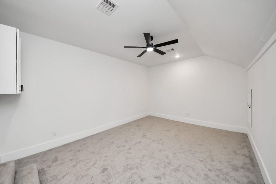 Spacious, unfurnished interior of a new home in , Spring (Image 25).
