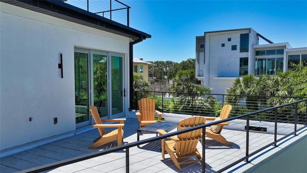 Exterior details and patio area of a home in , Sarasota (Image 3).