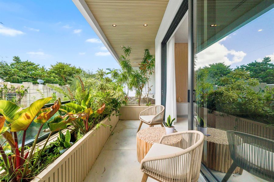 Exterior details and patio area of a home in , Fort Lauderdale (Image 29).