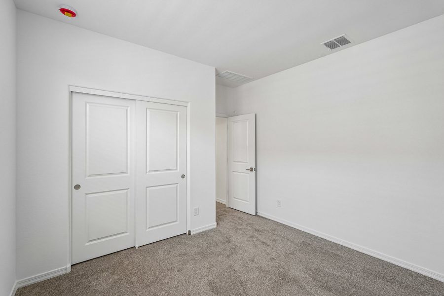 Spacious, unfurnished interior of a new home in Hawes Crossing, Mesa (Image 36).