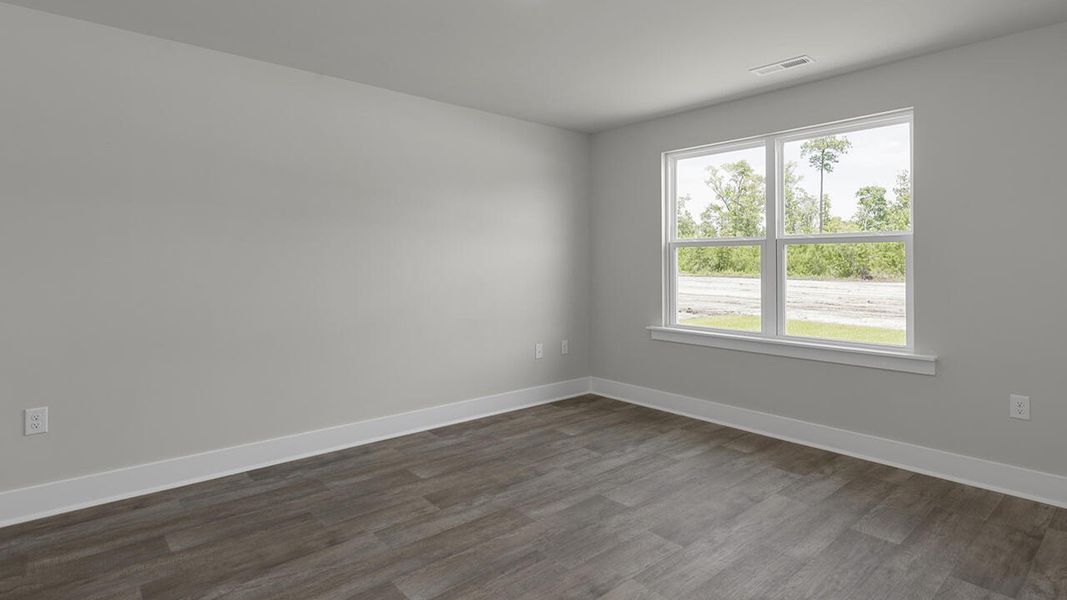 Spacious, unfurnished interior of a new home in Eagle Creek, Bolivia (Image 14).