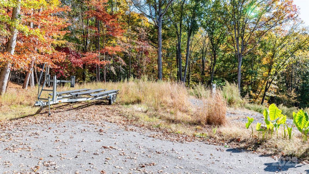 Natural landscape and outdoor views near in Statesville (Image 32). Natural landscape and outdoor views near in Statesville (Image 32).
