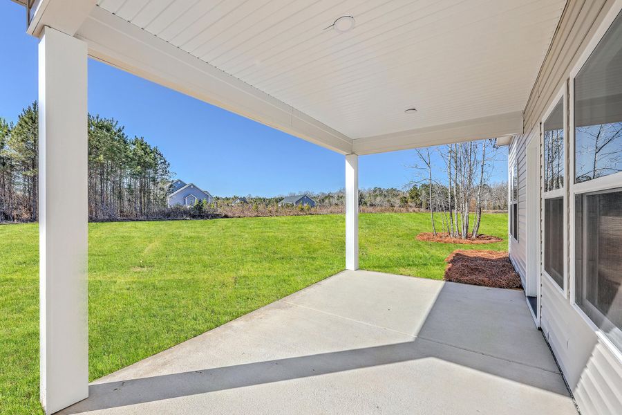 Exterior details and patio area of a home in , Holly Hill (Image 20).