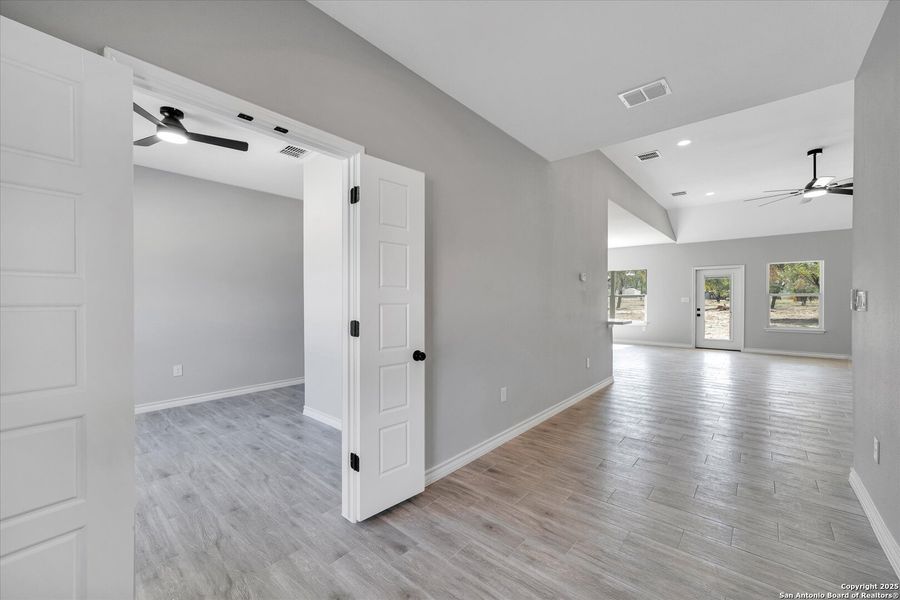 Spacious, unfurnished interior of a new home in , Natalia (Image 23).