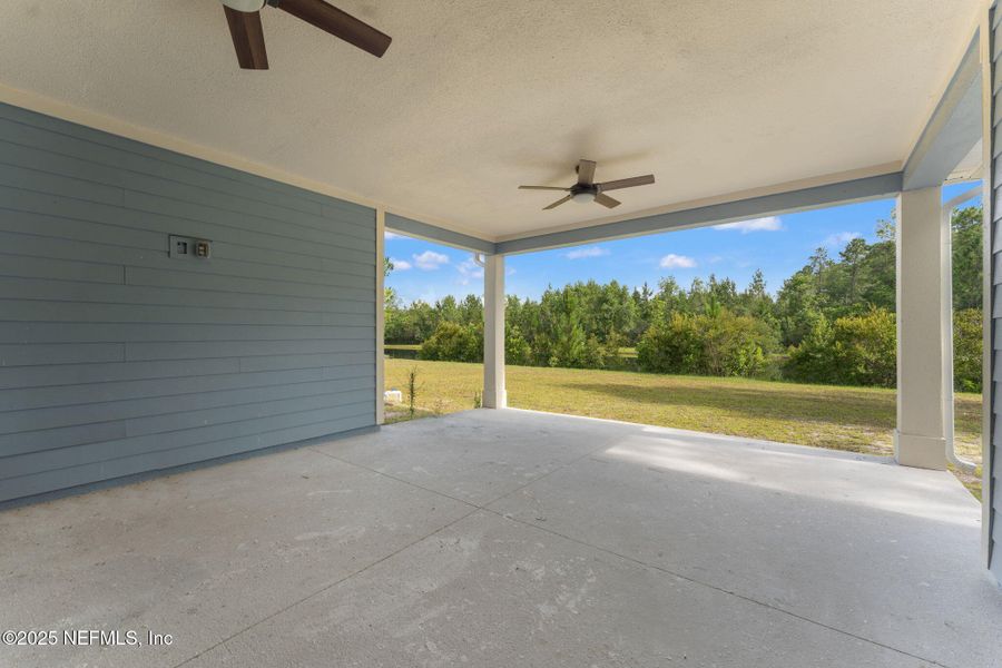 Exterior details and patio area of a home in , Jacksonville (Image 3).