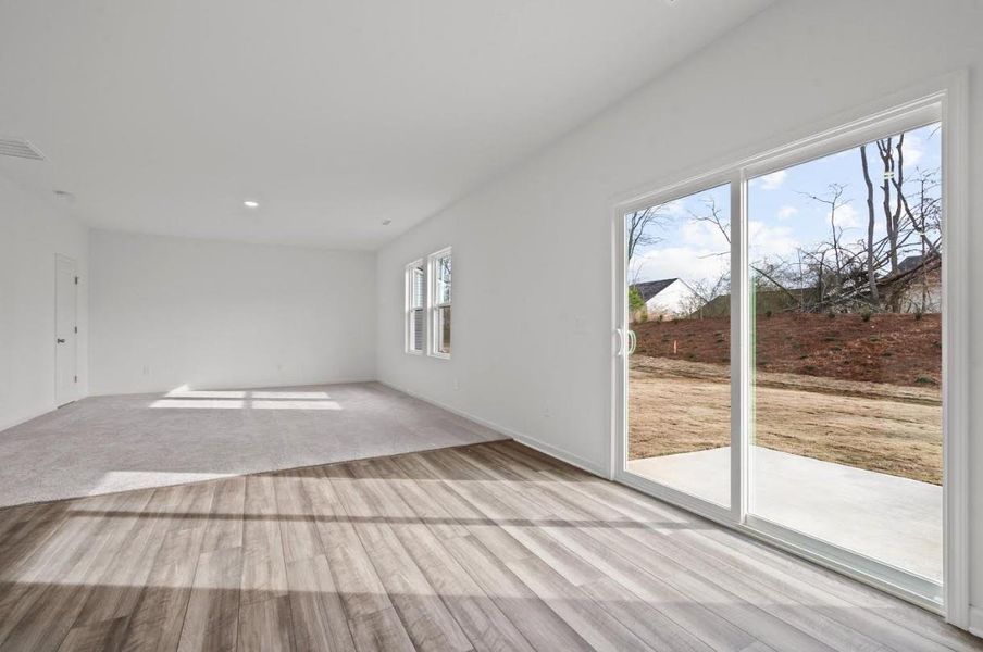 Spacious, unfurnished interior of a new home in Castlewood South, Taylor (Image 6).