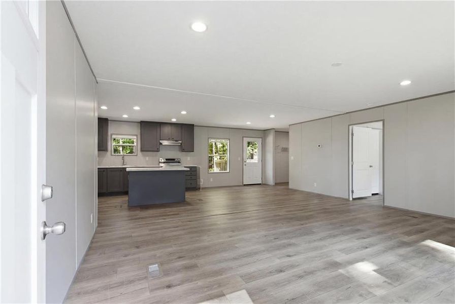 Spacious, unfurnished interior of a new home in , Alto (Image 24).