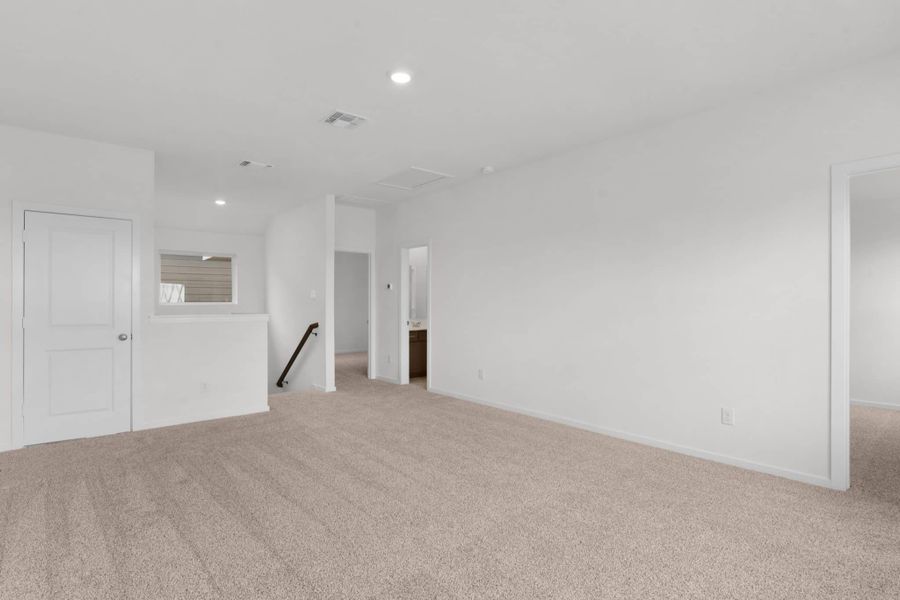 Spacious, unfurnished interior of a new home in Briarwood, Elgin (Image 16).