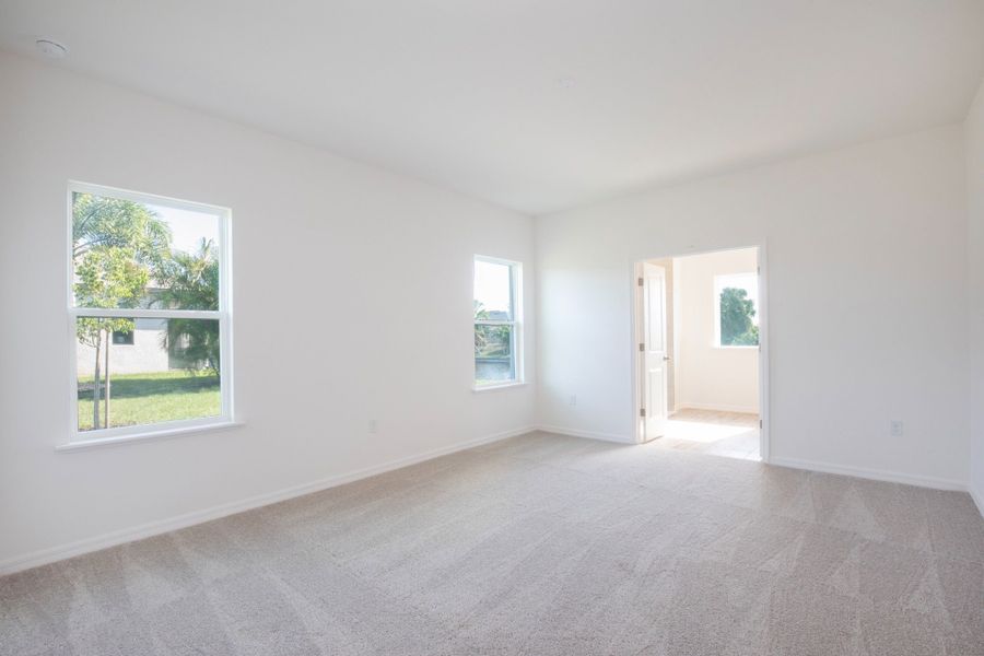 Spacious, unfurnished interior of a new home in Cape Coral, Cape Coral (Image 12).