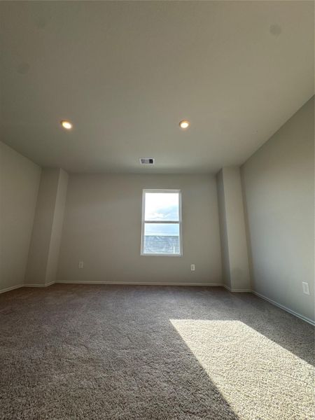Spacious, unfurnished interior of a new home in Santa Fe, Cleveland (Image 18). Spacious, unfurnished interior of a new home in Santa Fe, Cleveland (Image 18).