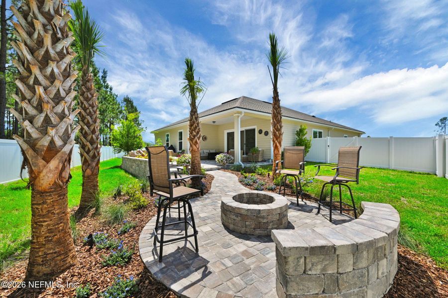 Exterior details and patio area of a home in , Yulee (Image 30).